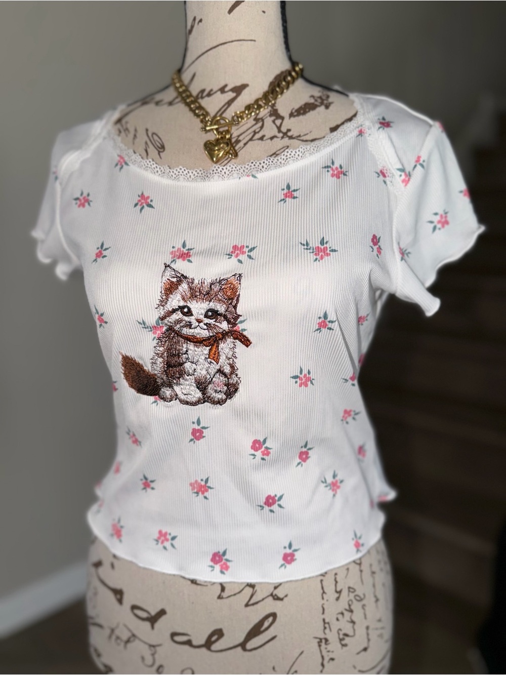 White Ribbed Floral Tee with Cute Kitten Embroidery